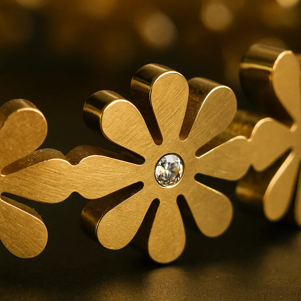 The Marguerite Daisy Bangle